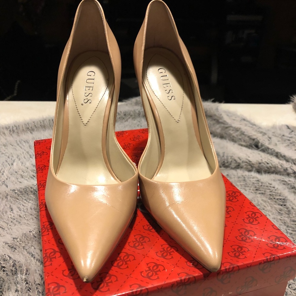 GUESS stilettos in nude !